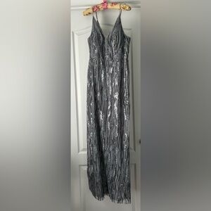 Gorgeous sequined gown - EUC